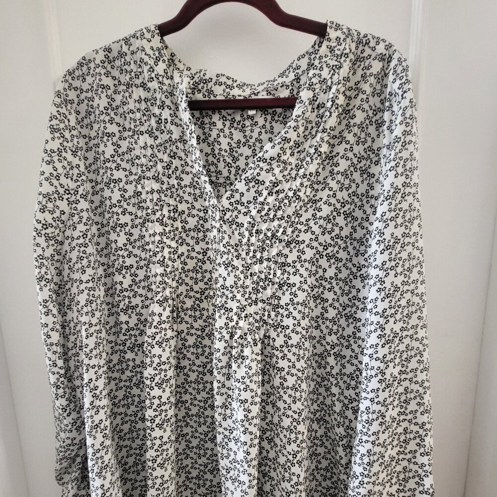 Alfred Sung Black & White Ditsy Floral V-Neck Blouse 2XL